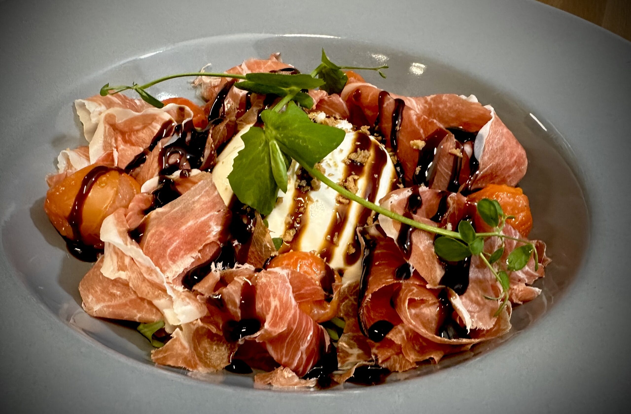 Buratta salade met Iberisch ham