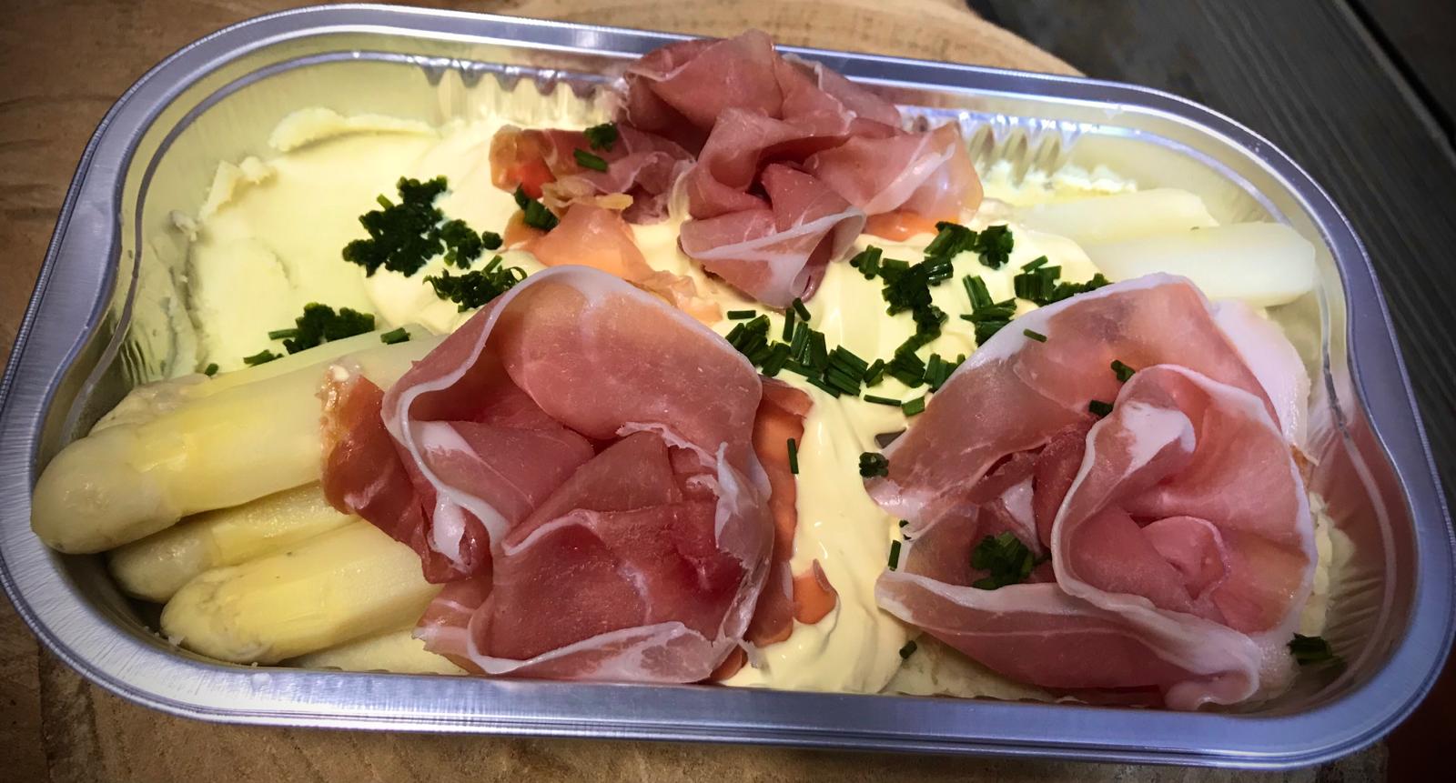 Asperges met Prosciutto ham en Hollandaise saus